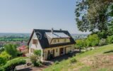 MAISON FAMILIALE AVEC VUE DÉGAGÉE, AU CALME DANS UN CADRE EXCEPTIONNEL PROCHE COMMODITÉS – 8 pièces – 5 chambres – 241 m²