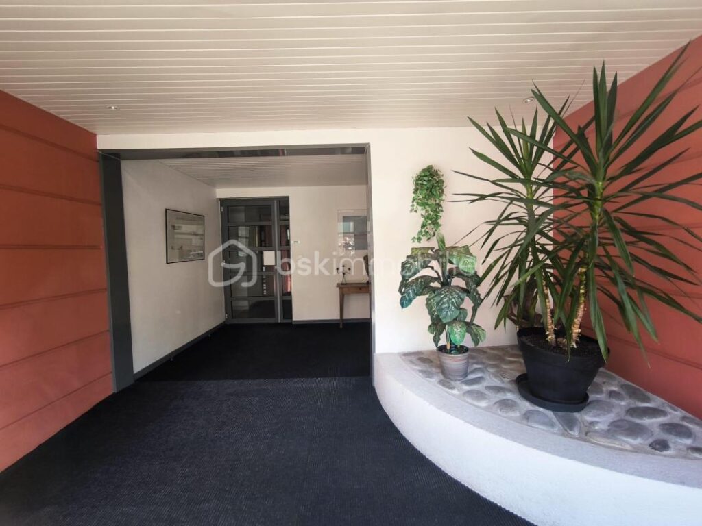 Duplex avec grand balcon et vue dégagée sur Limoges – Investissement locatif – 3 pièces – 2 chambres – 80 m²