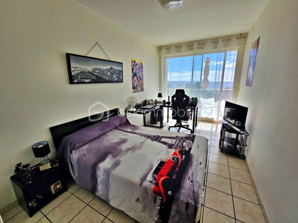 A saisir, Appartement front de mer T3 – 95m², terrasse 30m², parking + cave, dans résidence de haut standing, secteur prisé du Rouet – – 4 pièces – 2 chambres – 95 m²