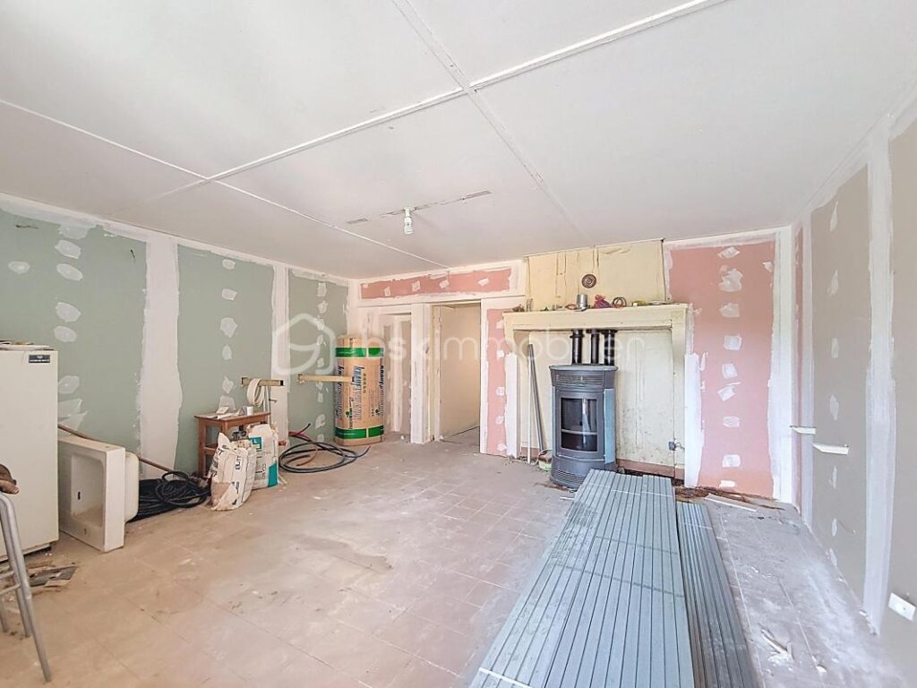 Maison à rénover avec fort potentiel – Le Perréon – Dépendances + terrain – 4 pièces – 3 chambres – 132 m²