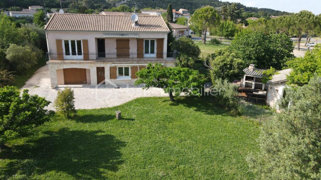 Villa double habitation sur 1810 m² avec vue – 7 pièces – 5 chambres – 168 m²