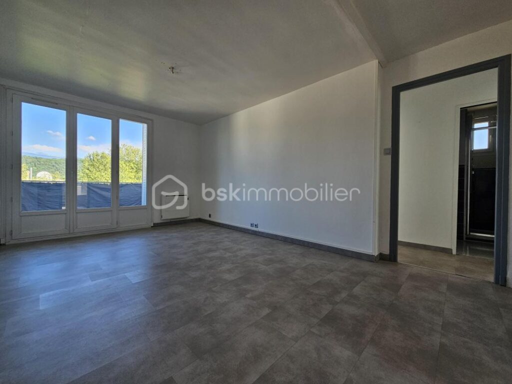 T3 lumineux en dernier étage avec balcons et vue dégagée – 3 pièces – 2 chambres – 57 m²