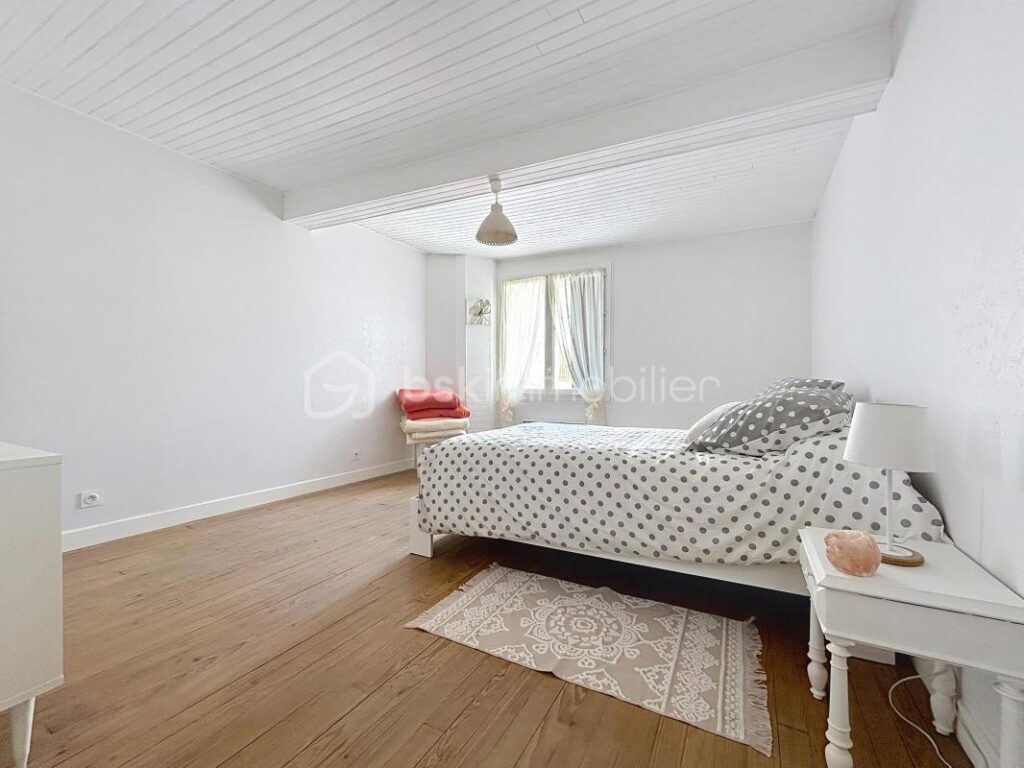 Maison à saisir – 4 pièces – 1 chambre – 85 m²
