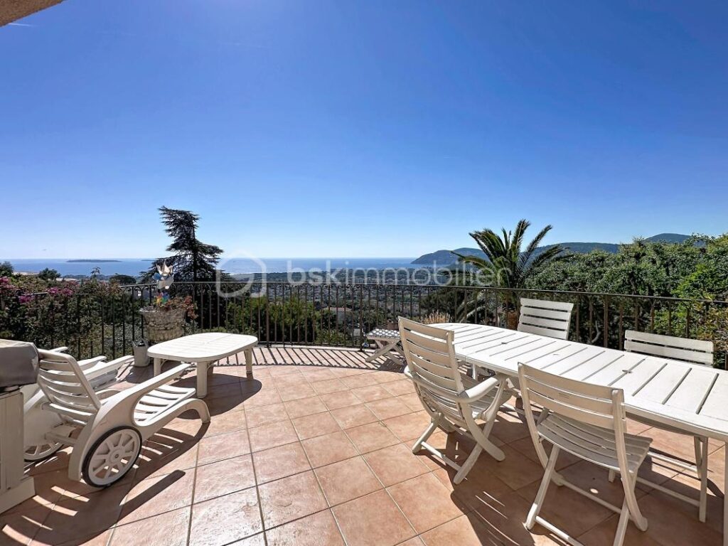 NOUVEAUTE – Villa avec vue mer panoramique – 6 pièces – 4 chambres – 150 m²