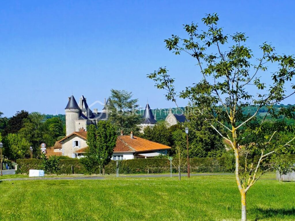 Pavillon plain-pied 3 chambres de 93m², garage, terrain 719m² – 4 pièces – 3 chambres – 92 m²