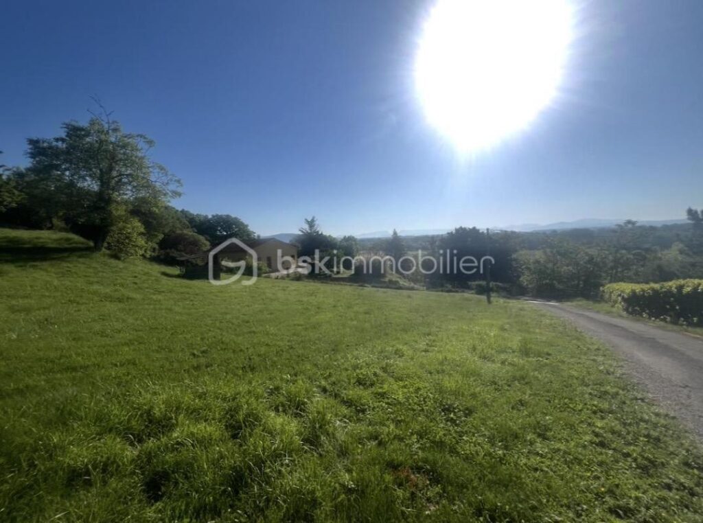 Terrain constructible Rochemaure (07) – NR pièces – NR chambres – 842 m²