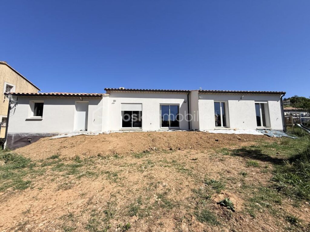 À VENDRE VILLA MODERNE 89M2 – 3 CHAMBRES + GARAGE – SUR 750 M2 DE TERRAIN À GRÉOUX LES BAINS – 4 pièces – 3 chambres – 88 m²