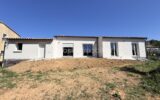 À VENDRE VILLA MODERNE 89M2 – 3 CHAMBRES + GARAGE – SUR 750 M2 DE TERRAIN À GRÉOUX LES BAINS – 4 pièces – 3 chambres – 88 m²