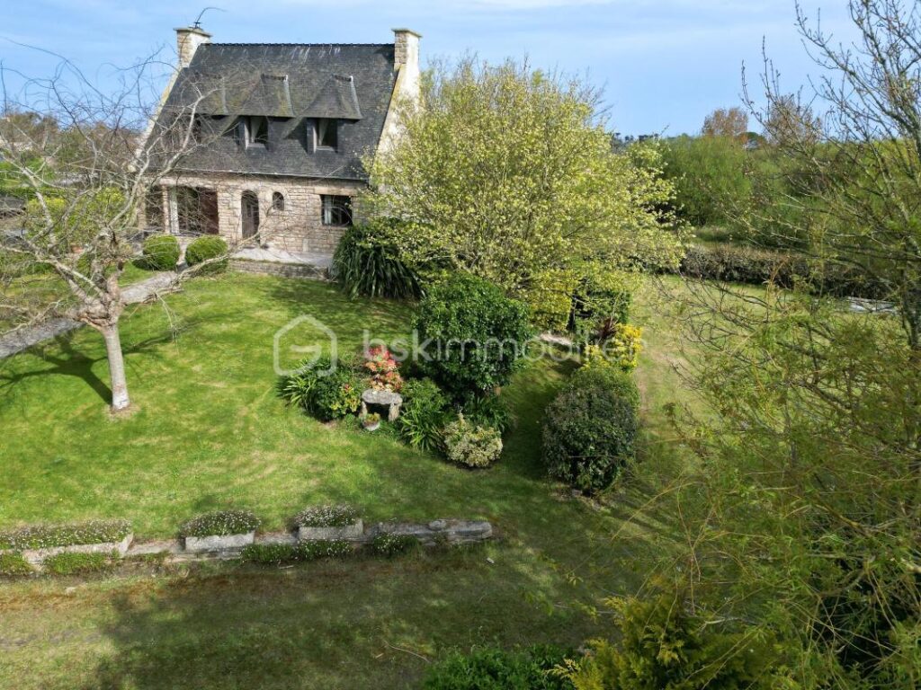 La Flosque : superbe potentiel niché dans un écrin de verdure – 5 pièces – 3 chambres – 119 m²