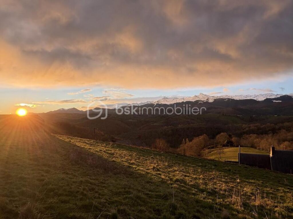 Terrain Constructible Vue Pyrénées – NR pièces – NR chambres – 2650 m²