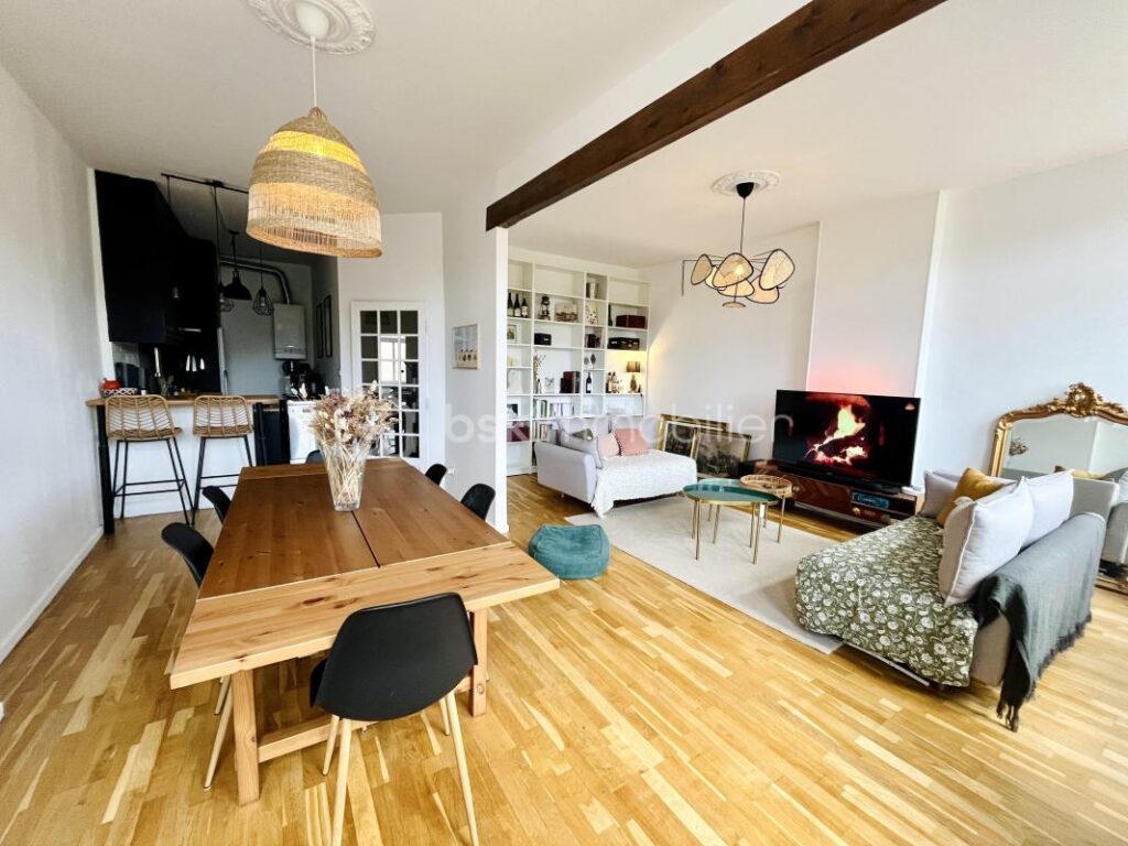 Appartement de charme rénové avec balcon – vue exceptionnelle Porte des Allemands – 4 pièces – 2 chambres – 79 m²