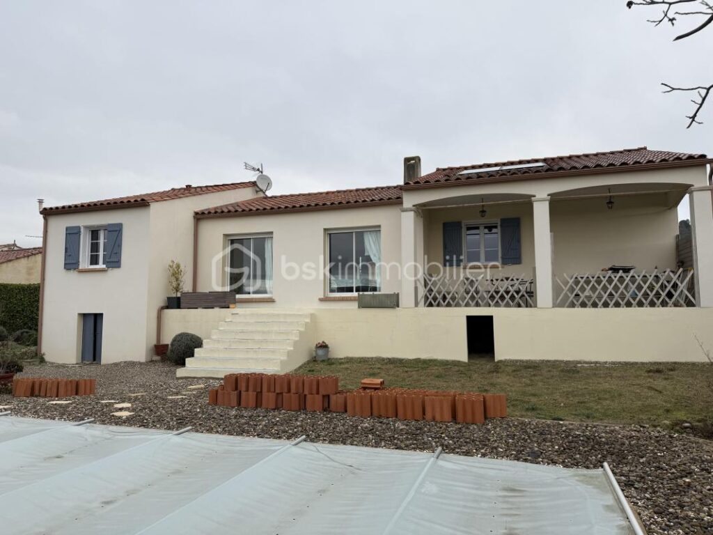 Maison sur la colline – 5 pièces – 4 chambres – 122 m²