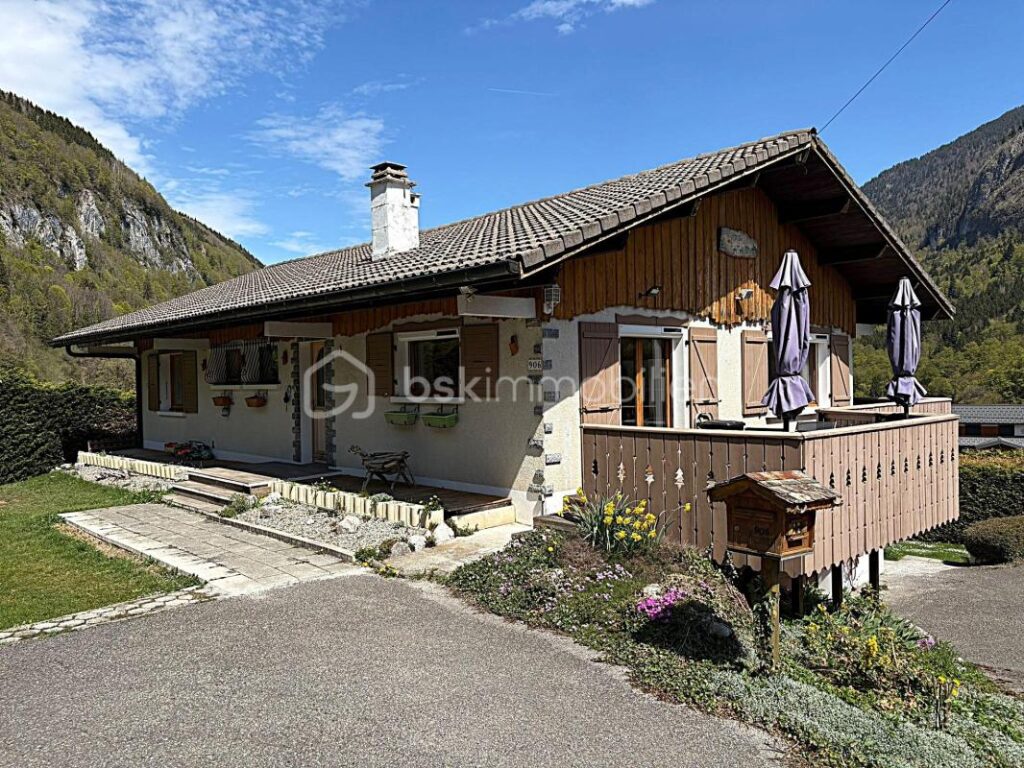 Invitation à l&rsquo;art de vivre au sein d&rsquo;un domaine entre ciel et montagnes ! – 7 pièces – 5 chambres – 134 m²
