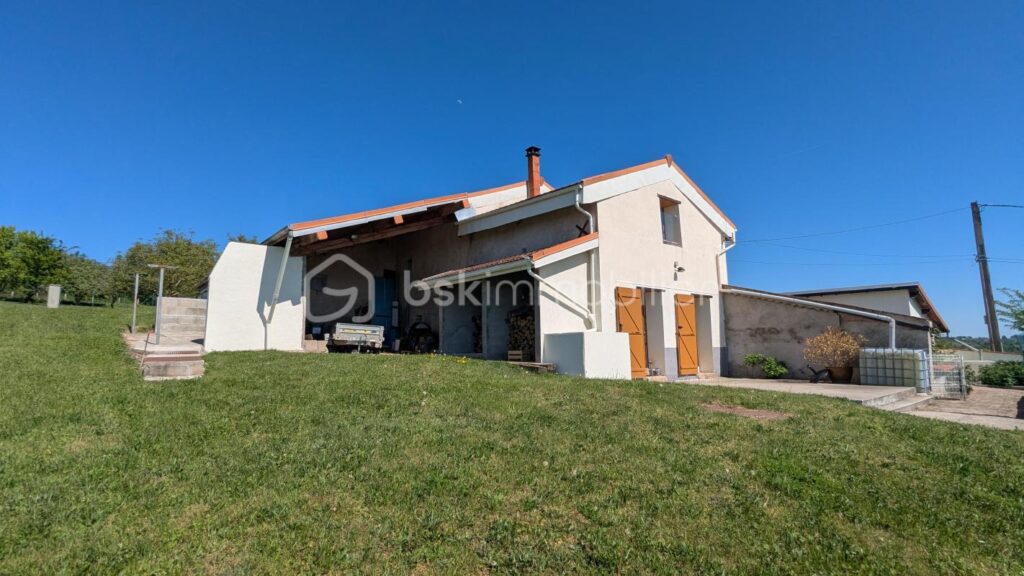 FERME RENOVEE AVEC 1Ha – 4 pièces – 3 chambres – 150 m²