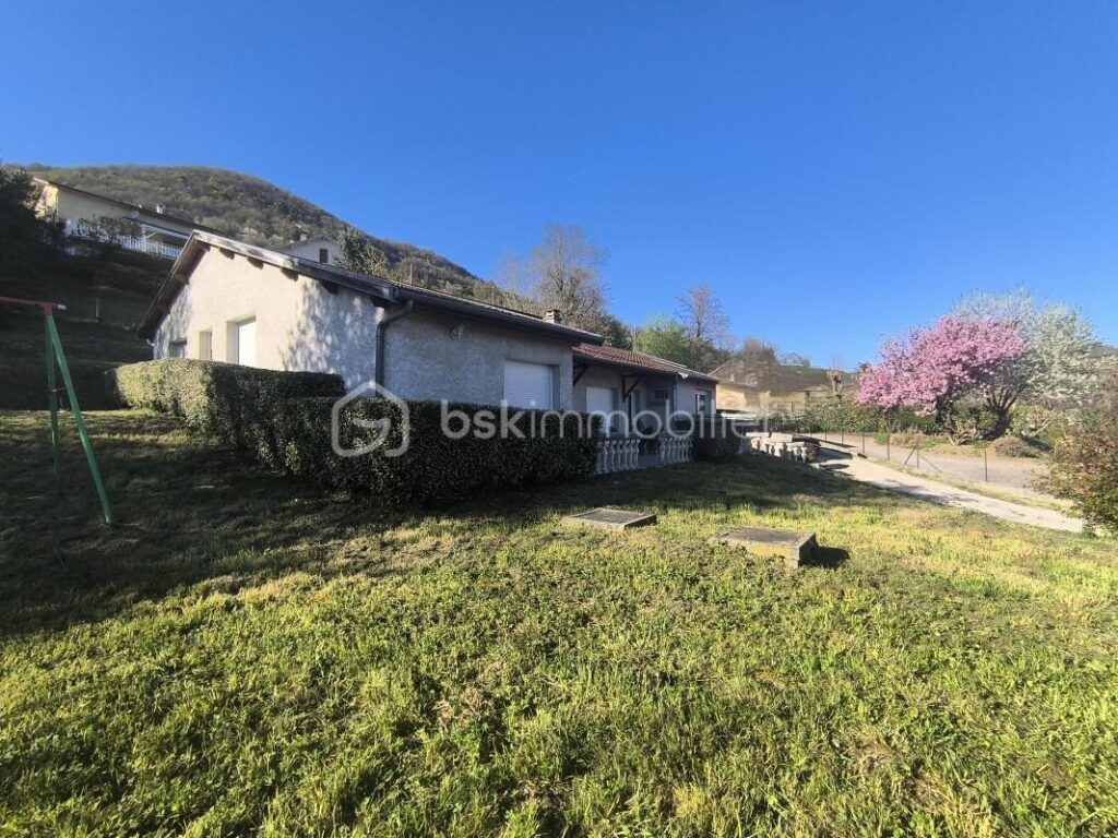 Exclusivité ! Bien rare à 5 min de Voiron – Maison familiale 151 m² + grand terrain – 6 pièces – 4 chambres – 151 m²