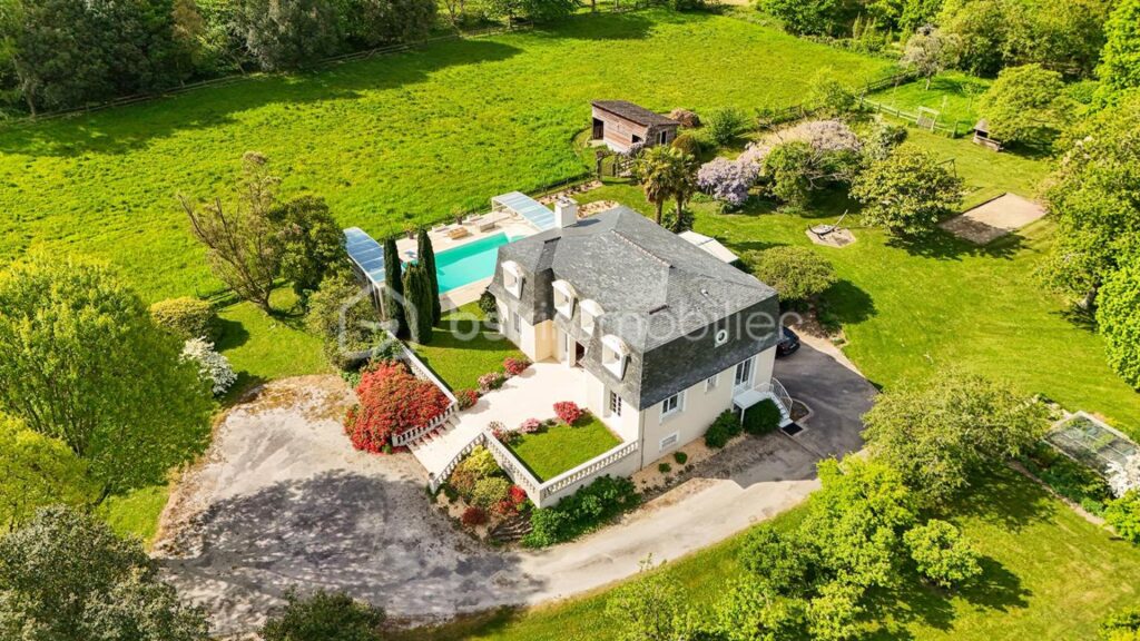 Maison d’exception de 200 m² avec piscine et domaine de 15 000 m² – Cadre naturel préservé – Le Mesnil-Roch (axe Rennes-Saint Malo) – 9 pièces – 5 chambres – 200 m²