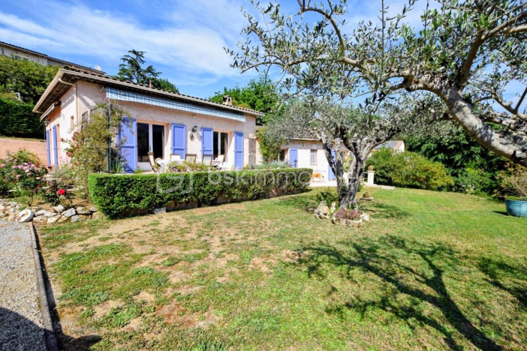 Superbe villa de 148 m2 sur une terrain de 2400 m2 – 5 pièces – 4 chambres – 148 m²