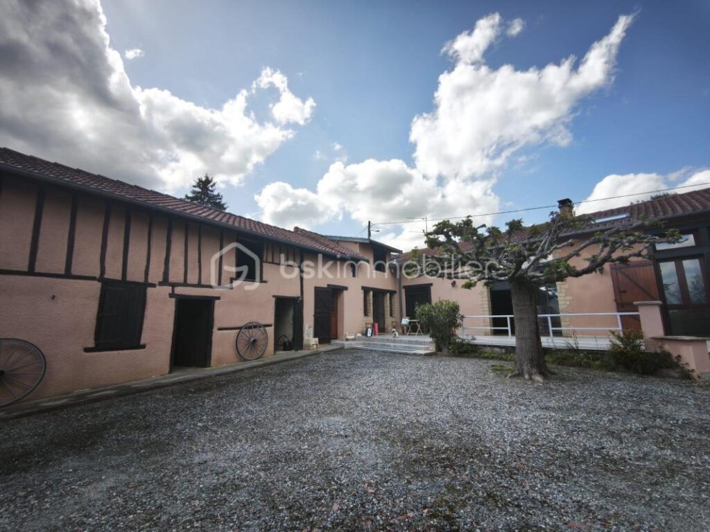 Charmant corps de ferme rénové – 6 pièces – 5 chambres – 205 m²