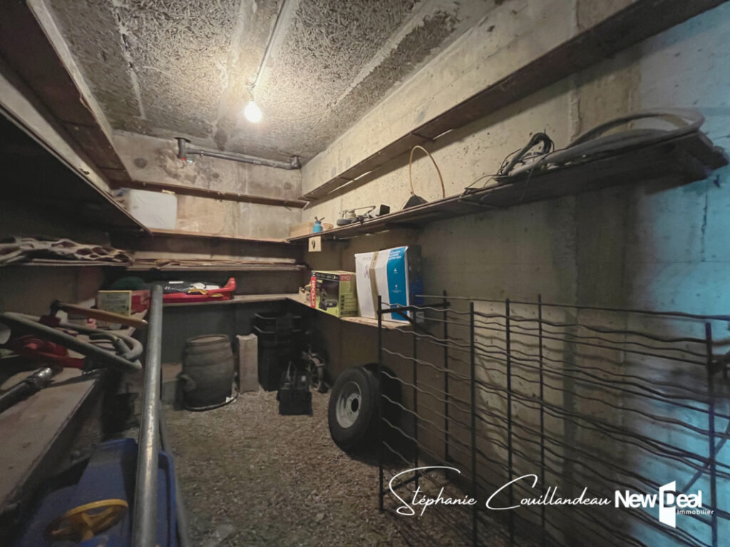 Grande maison à rénover sur grand terrain plat sur les hauteurs d’Aix les Bains – 7 pièces – 5 chambres – 177 m²