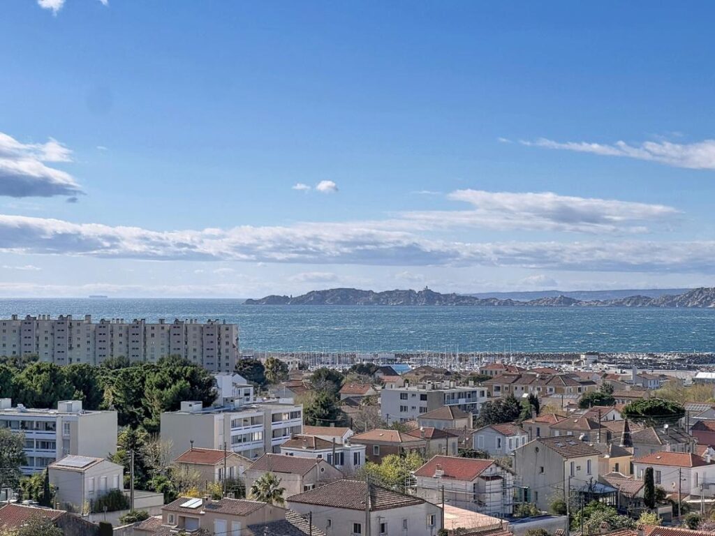 T4/5 Pointe Rouge VUE MER EXCEPTIONNELLE avec GrandeTerrasse – 6 pièces – 3 chambres – 155 m²