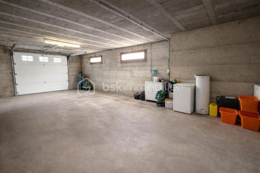 Maison familiale 183 m² avec piscine, grand terrain et vue nature – Rovon à proximité immédiate de Vinay – 6 pièces – 4 chambres – 183 m²