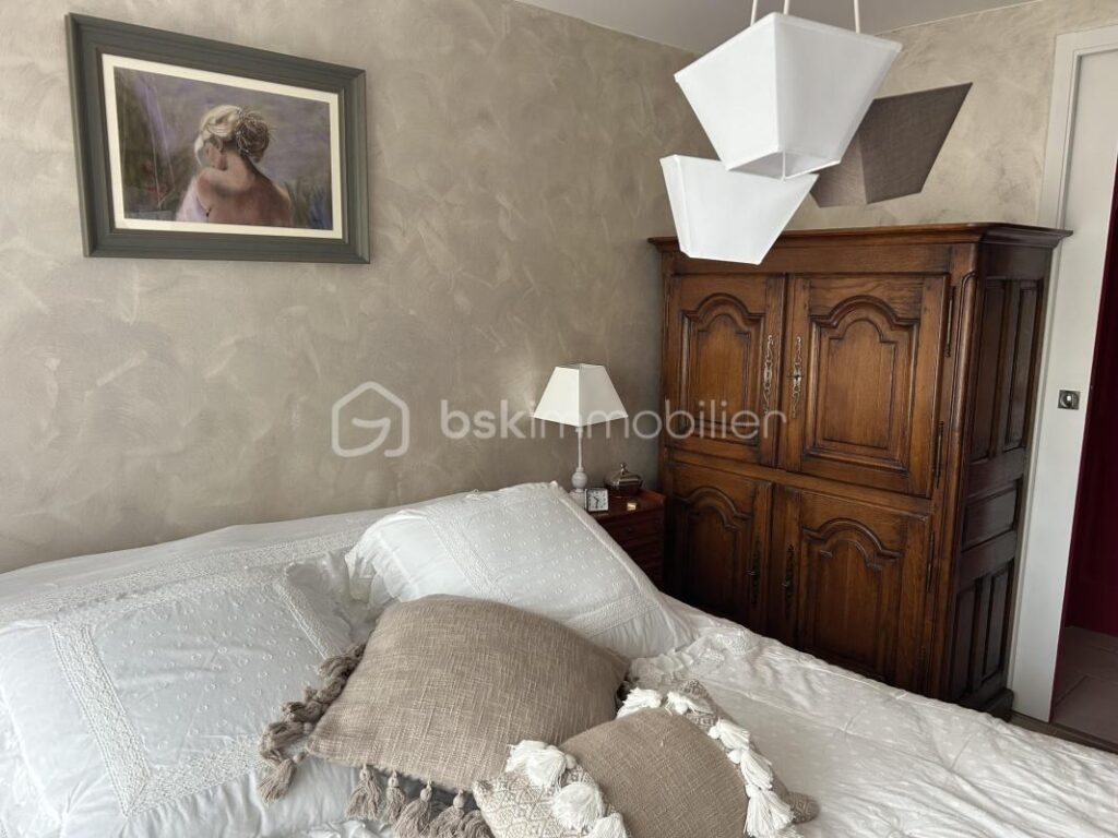 Maison spacieuse et lumineuse de 145m² avec terrasse agréable – 7 pièces – 3 chambres – 145 m²