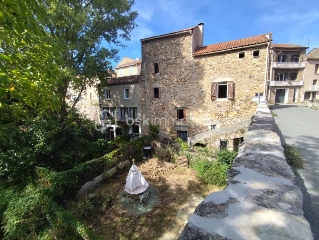 🏡 Maison de village 120 m² – Atypique & pleine de charme – Jardin intimiste 🌿 – 5 pièces – 3 chambres – 120 m²