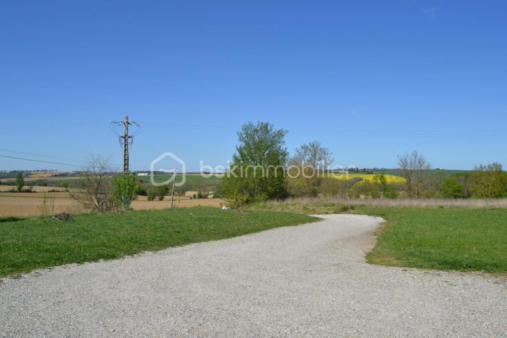 Maison en bois T6 sur 3580 m² – 6 pièces – 4 chambres – 136 m²