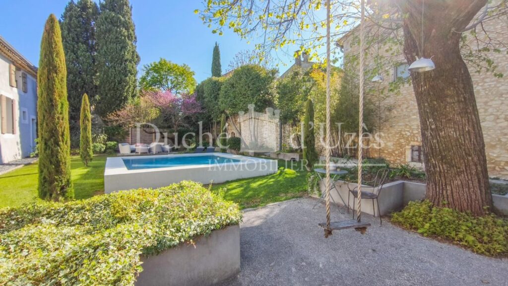 Maison – 14 pièces – 7 chambres – 330 m²