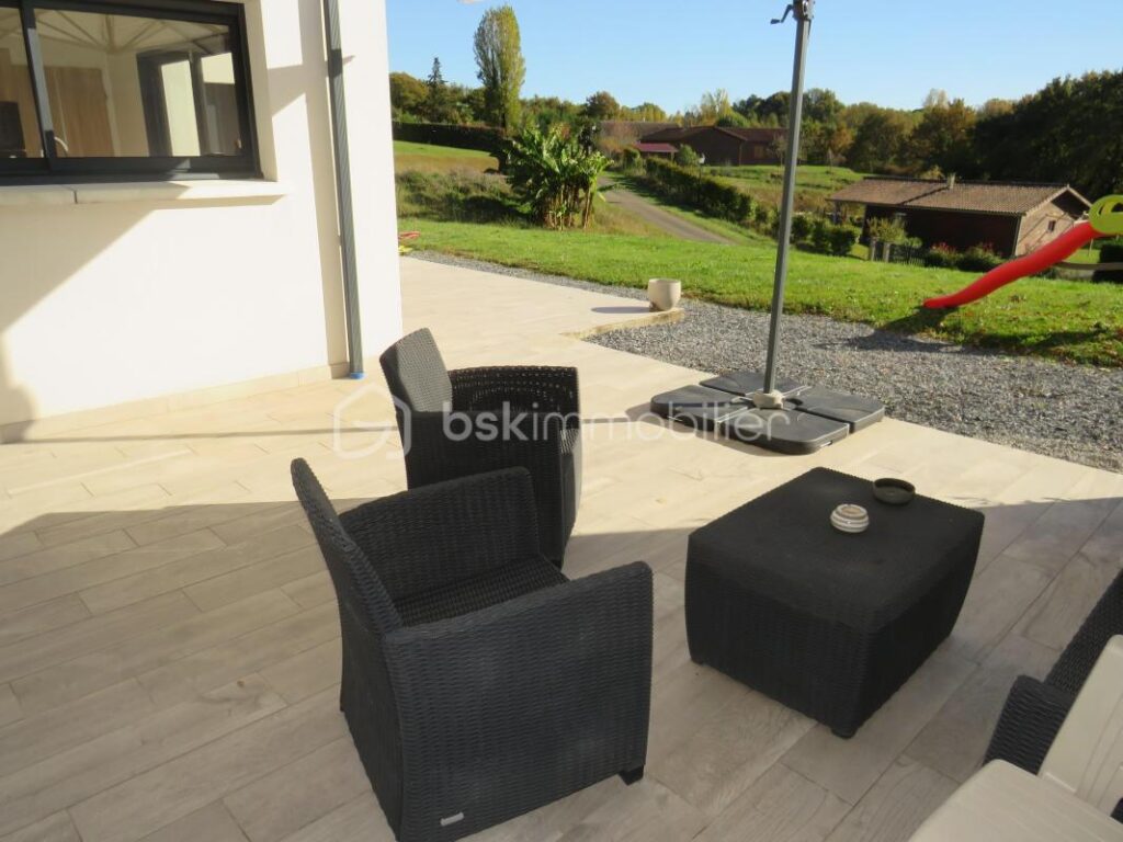 Maison plain-pied récente de 135 m² dans un cadre idyllique du Bas-Armagnac, RT 2012 sous garantie décennale – 4 pièces – 3 chambres – 135 m²
