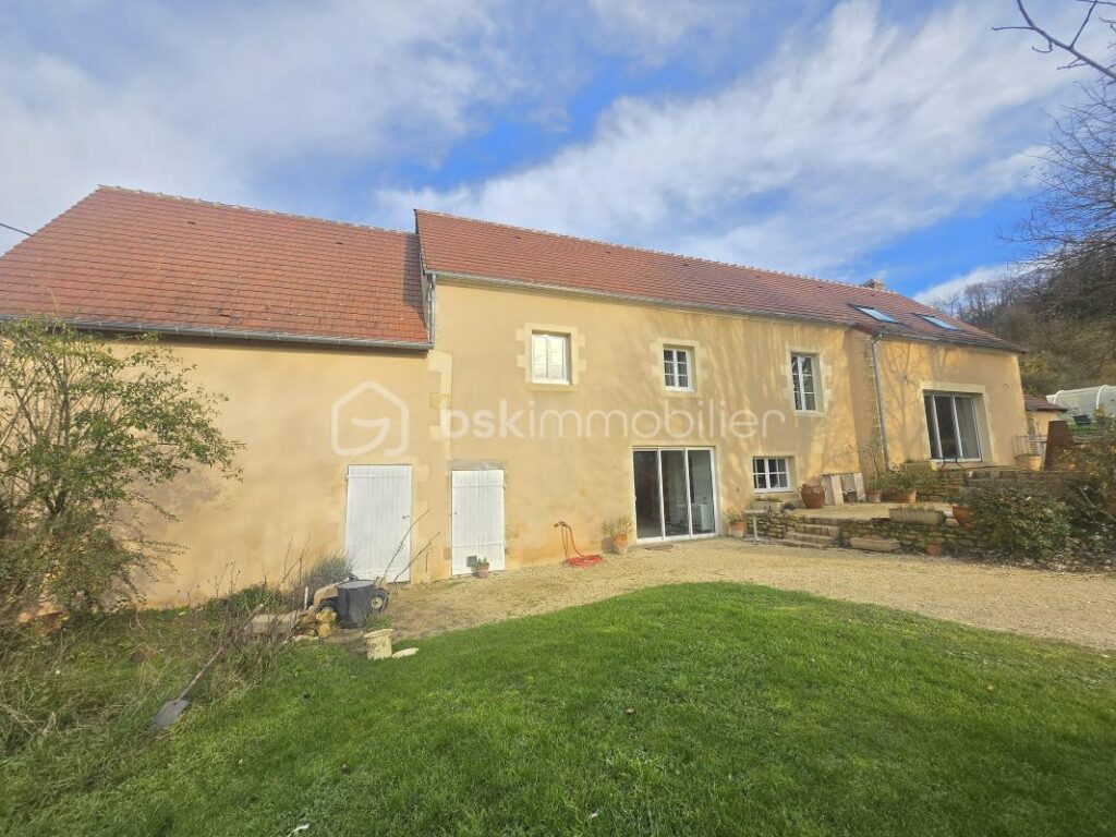 Magnifique Corps de Ferme de 188 m² à Chaulgnes – 5 pièces – 4 chambres – 188 m²