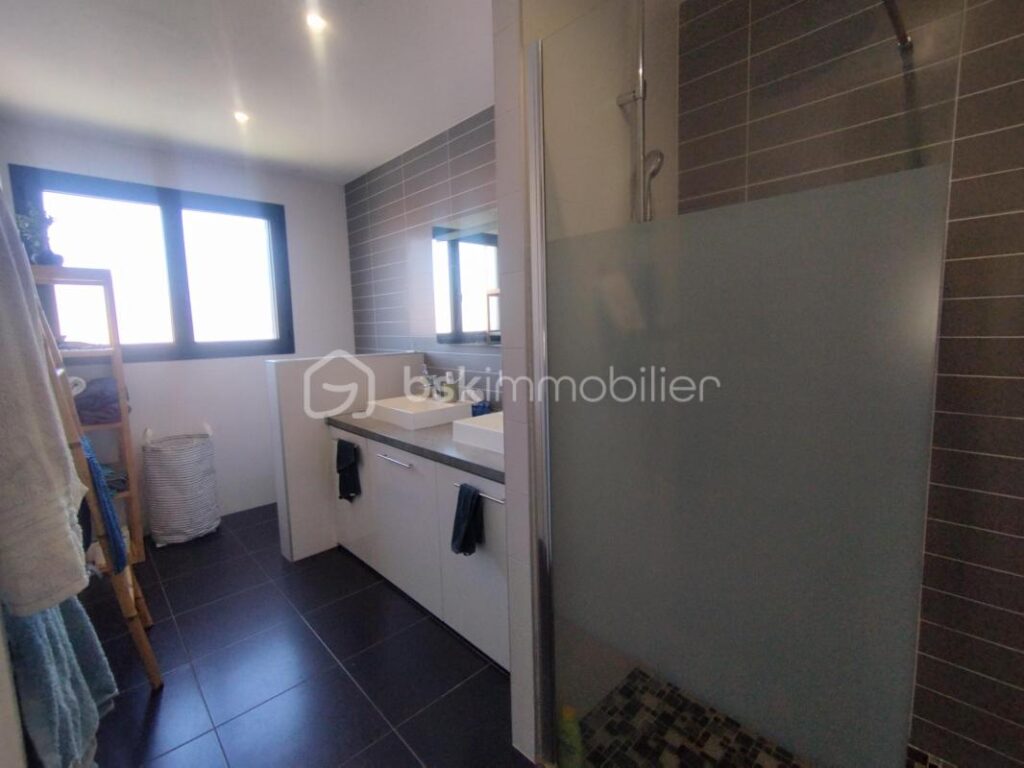 VILLA 3 FACES – 4 CHAMBRES – PISCINE – TOULOUGES – 5 pièces – 4 chambres – 119 m²