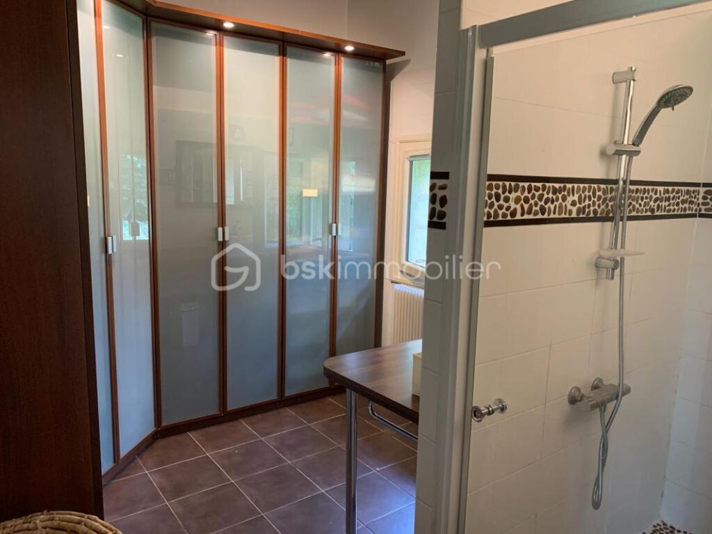 Propriété de 2 belles maisons de style Périgourdin avec piscine – 10 pièces – 6 chambres – 240 m²