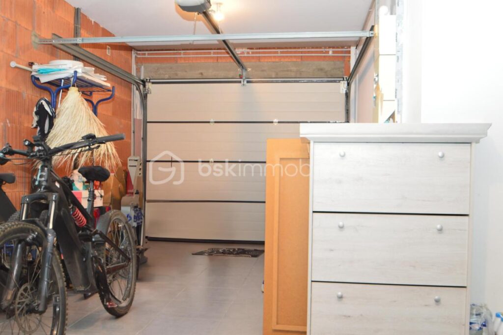 Belle villa avec jardin, garage et piscine – 5 pièces – 3 chambres – 180 m²