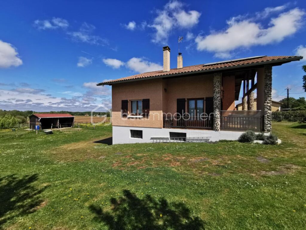 Grande maison familliale – propriété équestre – 6 pièces – 4 chambres – 128 m²