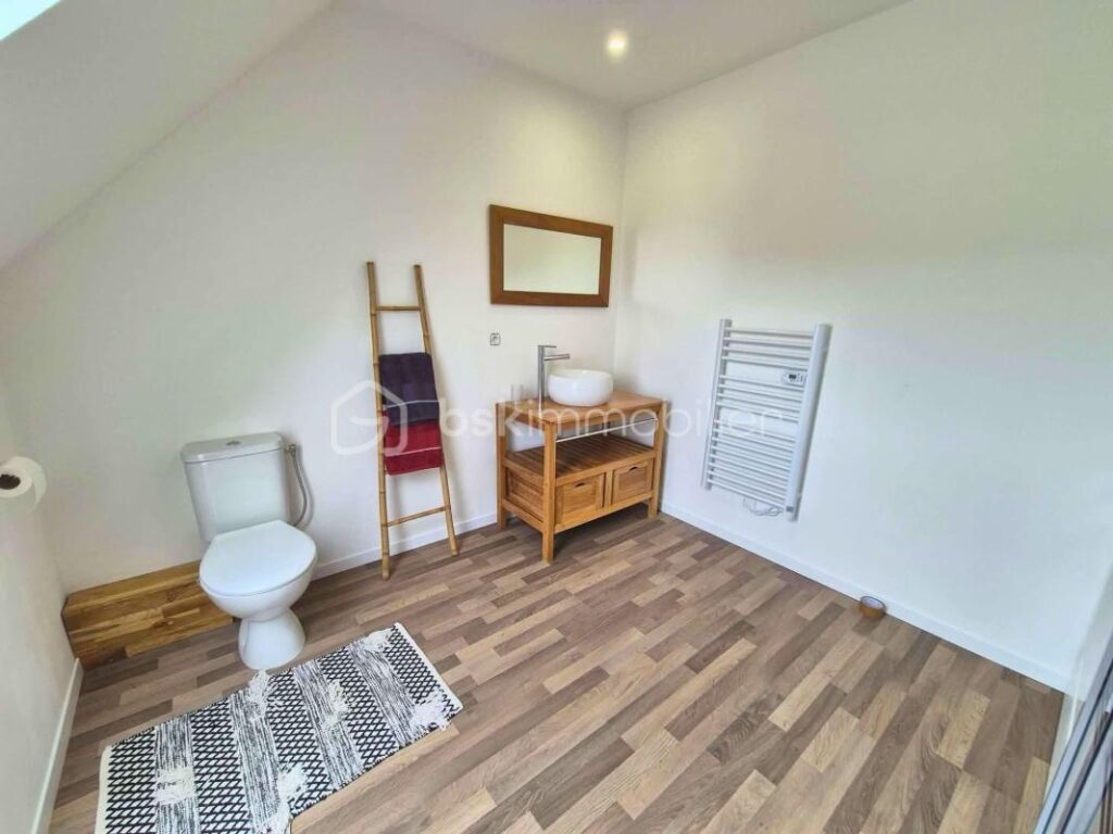 Exclusivité Maison contemporaine de 2018 – 154 m² – DPE A – Plain pied et Suite parentale – Terrain 1 139 m² – Garage – 6 pièces – 5 chambres – 154 m²