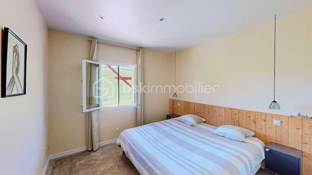 Maison de plain-pied de 2015 avec un T2 indépendant – 7 pièces – 4 chambres – 201 m²