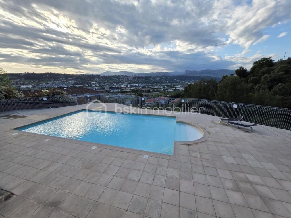 Nice – Corniche Fleurie | 3 pièces 66 m² | Terrasse 16 m² | Vue panoramique | Garage | Piscine – 3 pièces – 2 chambres – 66 m²