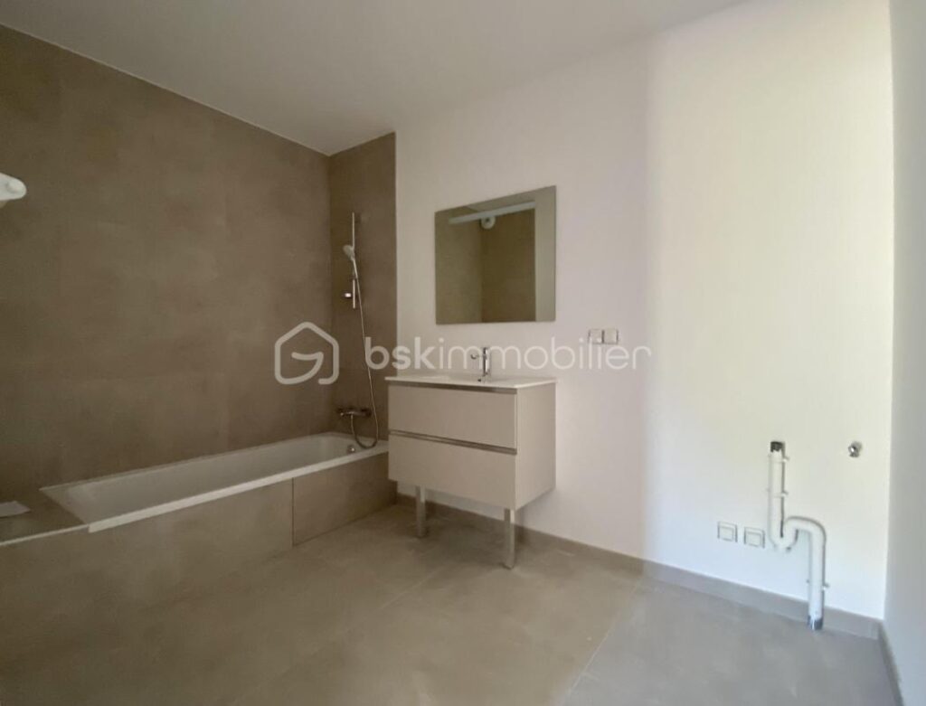 Magnifique maison 5 pièces sur 1088m2 de terrain à l&rsquo;entrée de Sillingy – 5 pièces – 4 chambres – 154 m²