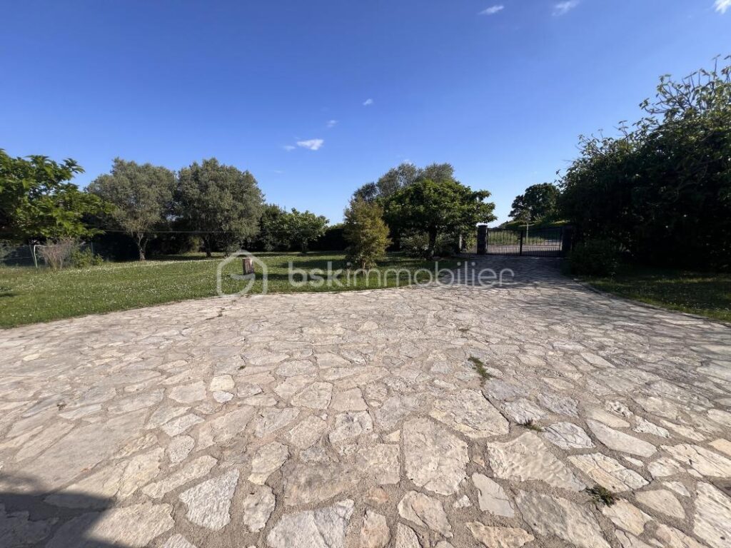 Villa double habitation sur 1810 m² avec vue – 7 pièces – 5 chambres – 168 m²
