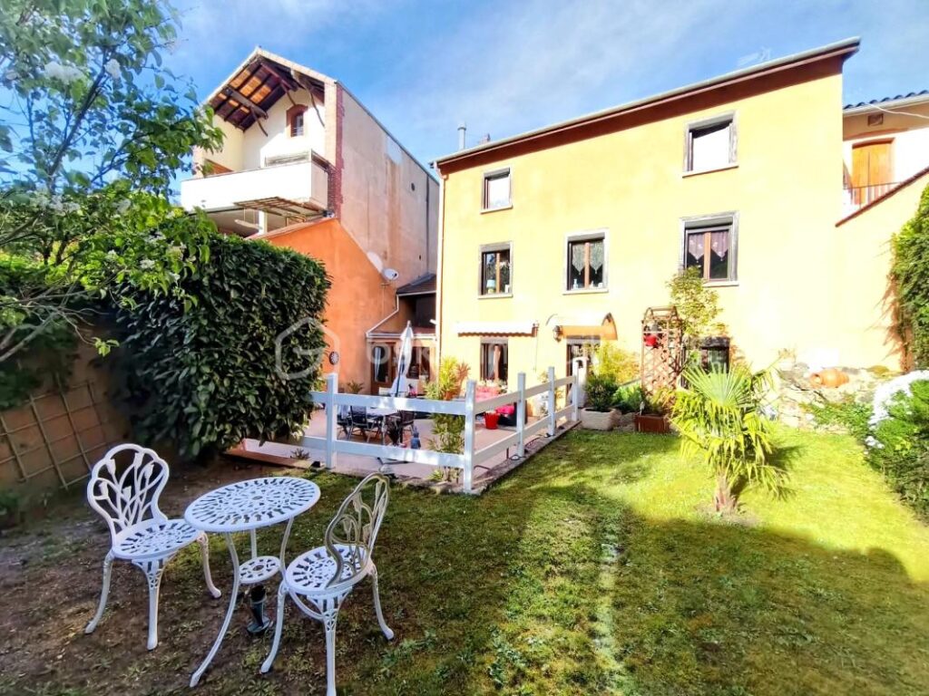 ✨ COUP DE CŒUR – Maison de caractère en pierre avec volumes et extérieur de qualité ✨ – 9 pièces – 6 chambres – 198 m²