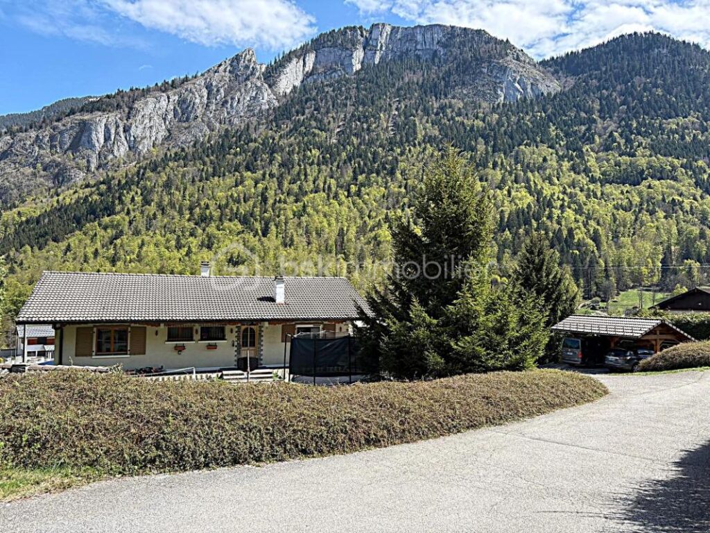 Invitation à l&rsquo;art de vivre au sein d&rsquo;un domaine entre ciel et montagnes ! – 7 pièces – 5 chambres – 134 m²