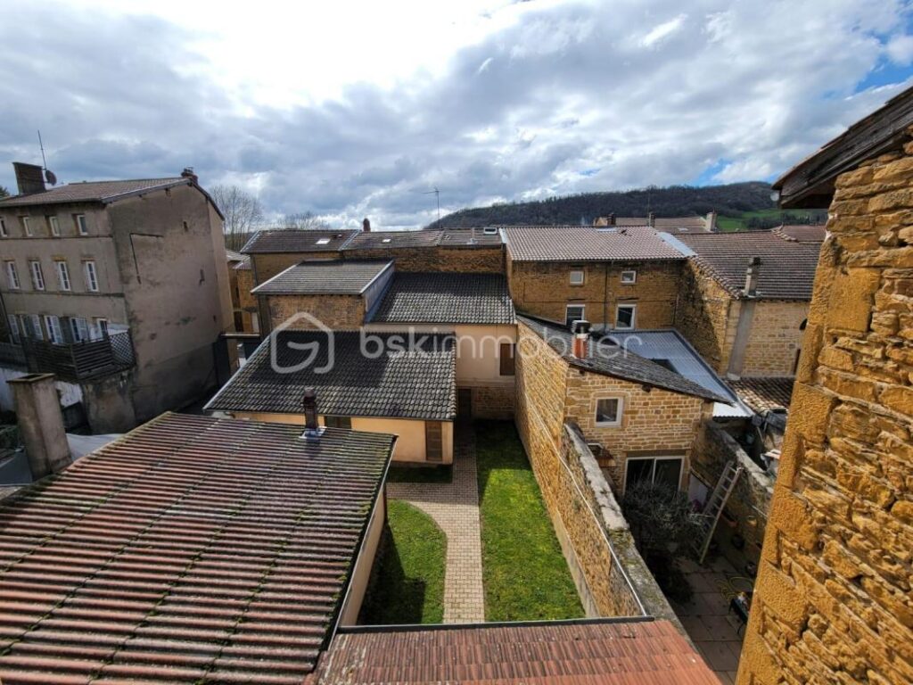 NOUVEAUTÉ – Maison rénovée avec jardin plein sud & grand garage – Chessy-les-Mines – 4 pièces – 3 chambres – 147 m²