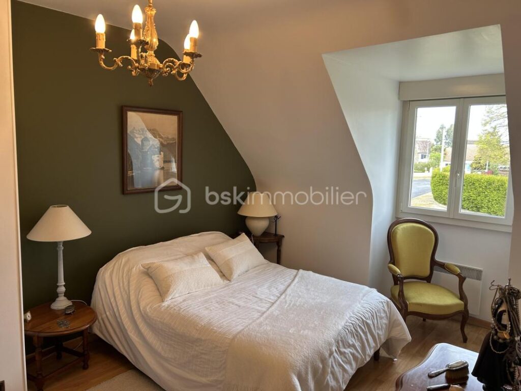 Maison spacieuse et lumineuse de 145m² avec terrasse agréable – 7 pièces – 3 chambres – 145 m²