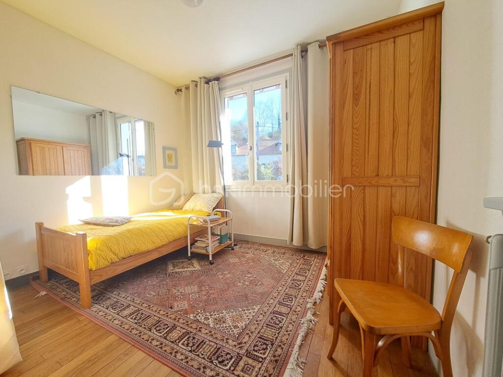 PROPRIETE DE CARACTETRE AVEC DEPENDANCE SUR ENVIRON 3750 M² DE TERRAIN DANS UN ENVIRONNEMENT CALME – 10 pièces – 7 chambres – 222 m²