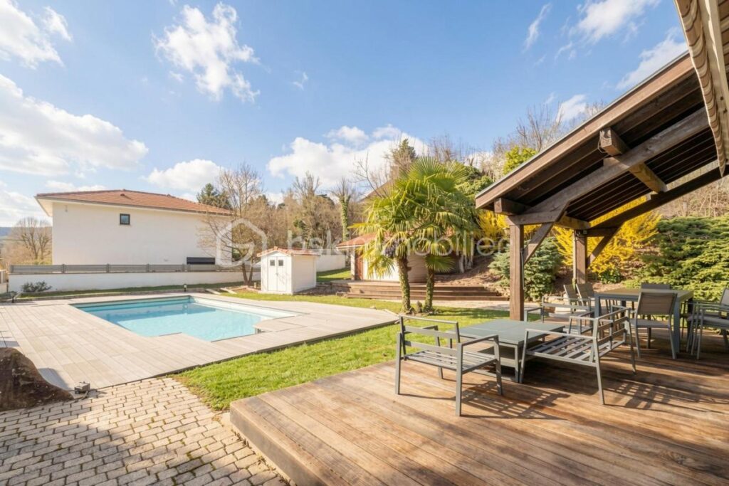 Propriété haut de gamme avec piscine & vue dégagée – 264 m² Brié et Angonnes – 8 pièces – 4 chambres – 274 m²