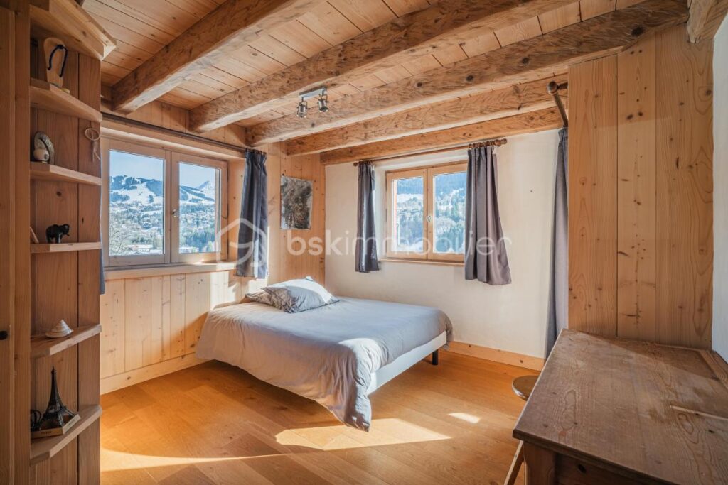 MEGEVE- CHALET FAMILIAL AU COEUR D’UN HAMEAU HISTORIQUE – 12 pièces – 7 chambres – 243 m²