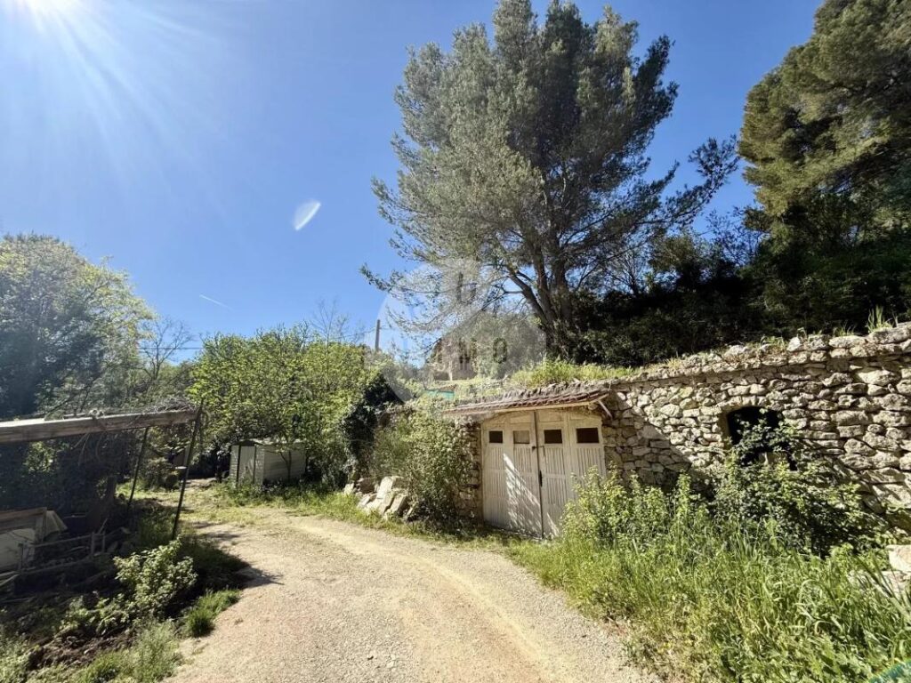 Lascours_Maison de type 3 91.08m² avec garage et dépendance sur 3000m² de terrain – 3 pièces – 2 chambres – 91 m²