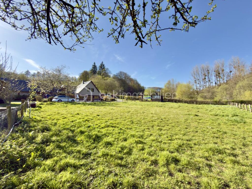 🏡 Maison pleine de charme 160 m² avec terrain exceptionnel de 5 500 m² – Rives-en-Seine – 8 pièces – 5 chambres – 160 m²