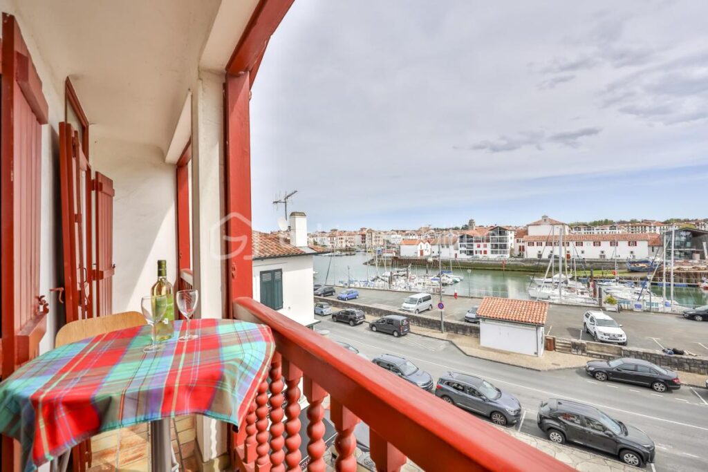 Duplex d’exception avec vue imprenable sur le port de Ciboure – 4 pièces – 2 chambres – 134 m²